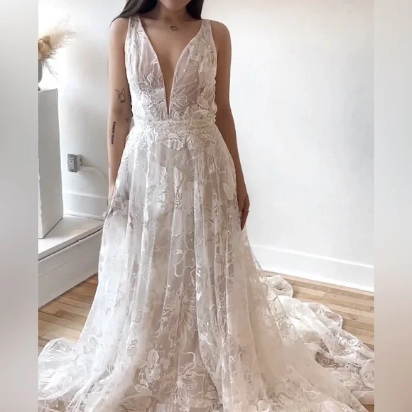 NWT Rish Bridal wedding dress (2-in-1 : A-line & fit and flare) - Picture 1 of 9